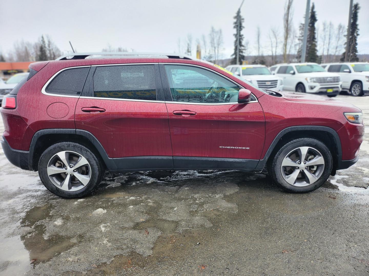 2021 RED /BLACK LEATHER JEEP CHEROKEE LIMITED (1C4PJMDX3MD) with an 3.2L engine, Automatic transmission, located at 1960 Industrial Drive, Wasilla, 99654, (907) 274-2277, 61.573475, -149.400146 - Photo#6